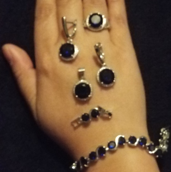 💙SOLD💙Jewelry/Accessories Set - Picture 2 of 6